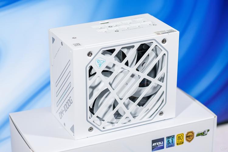 鑫谷数智DM-1000G电源深度评测：1000W金牌全模组，智能温控新体验