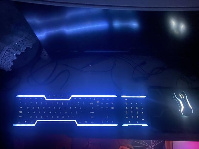 Razer 创战纪键盘游戏场景