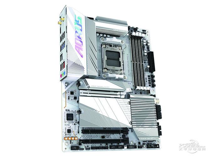 技嘉X670E AORUS PRO X内存插槽特写