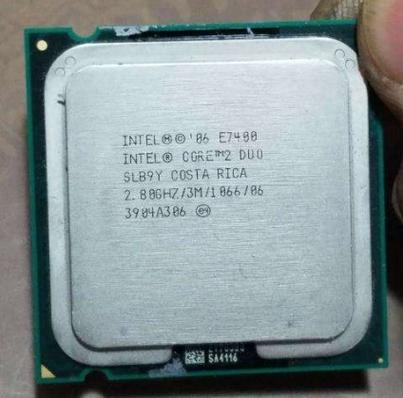 Intel Core2 Duo E7400 CPU正面