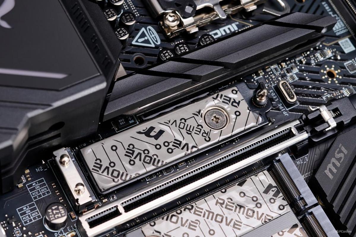 微星MEG Z590 ACE主板整体外观