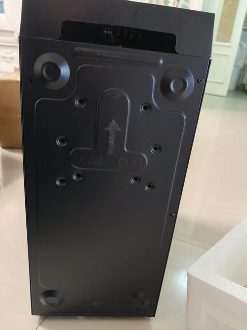主板与机箱内部结构