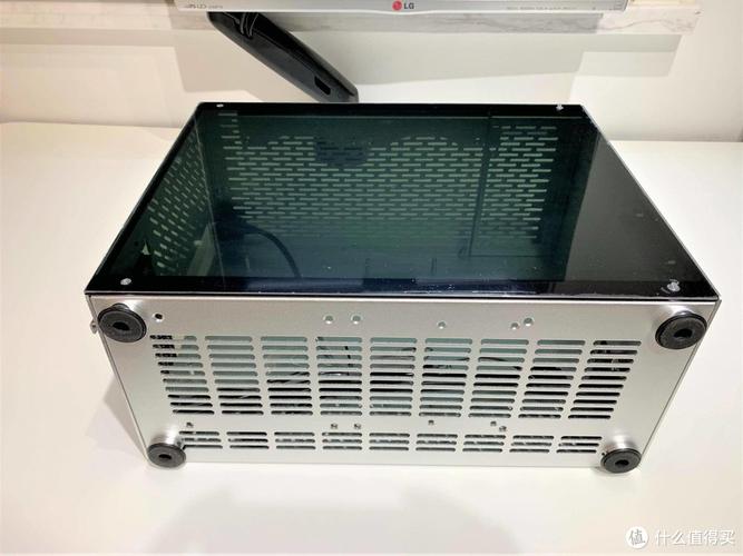 PC机箱内部硬件规格展示