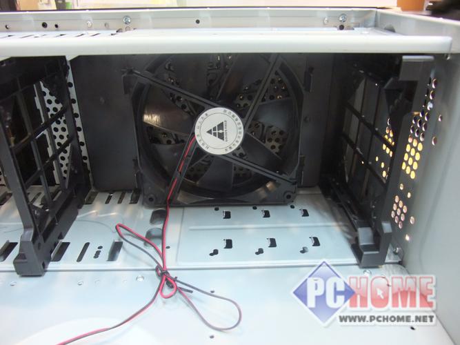PC机箱内部散热组件