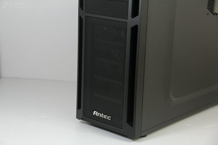 游戏PC机箱内部组件兼容性
