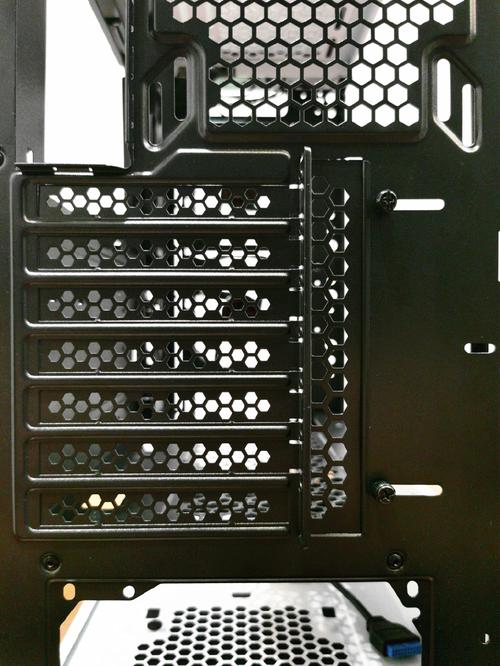 Water cooling system in PC build