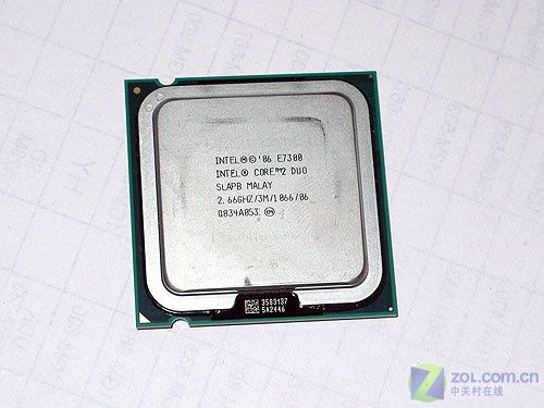 Intel Core2 Duo E7300 CPU 外观特写