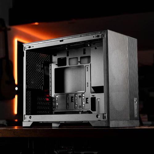 Phanteks M3 黑色机箱侧面透明面板展示