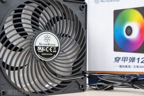 黑色PC机箱侧面设计展示