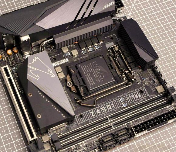 技嘉Z490 AORUS ULTRA G2主板外观