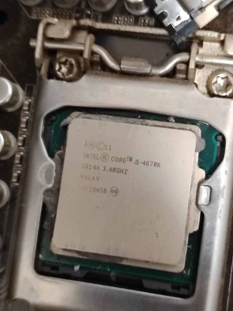 台式机组装 CPU 安装