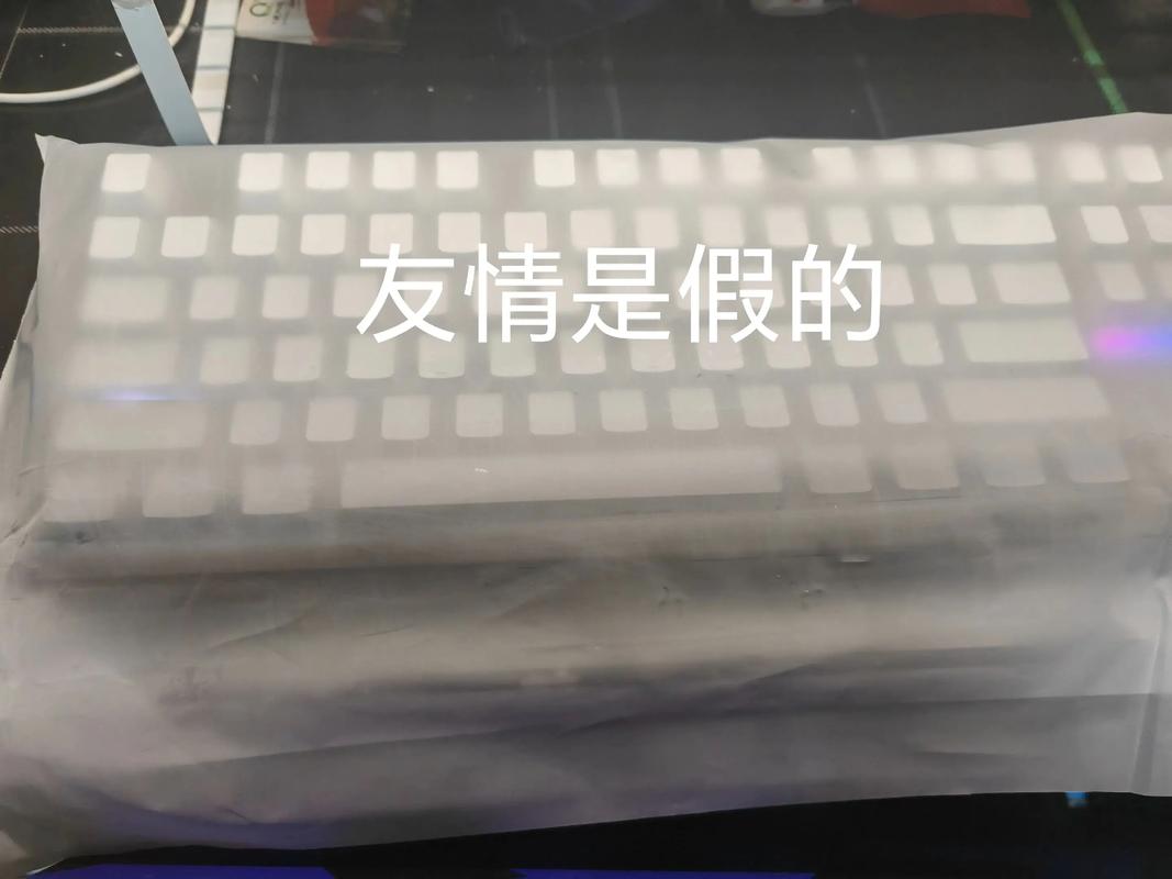水晶轴体特写,展示透明轴体和内部结构