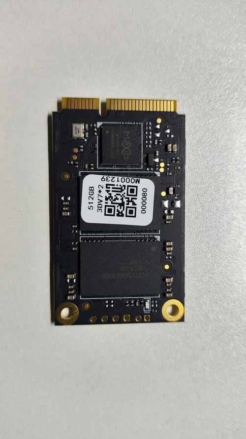 mSATA固态硬盘与硬币大小对比