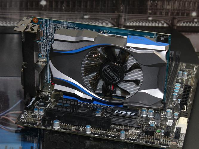 影驰GTX 650 黑将显卡核心与散热结构特写