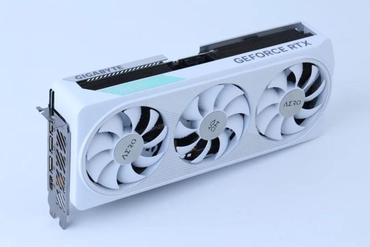 技嘉雪鹰 GeForce RTX 4070 Ti SUPER AERO OC 16G 深度评测:白鹰美学与强劲性能的完美结合