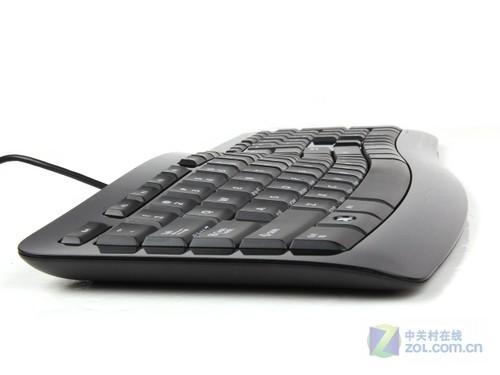 办公桌上的超薄键盘