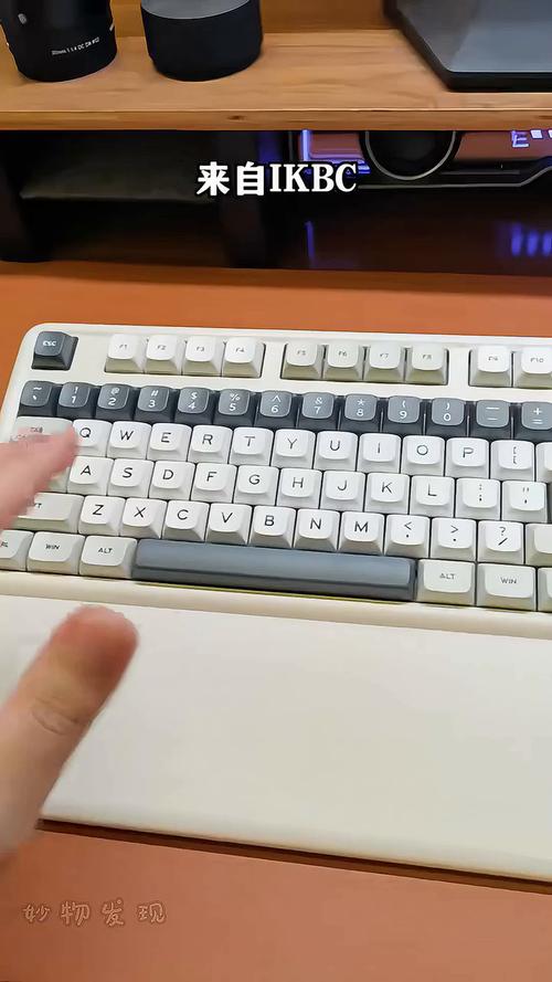 无线键盘连接特写