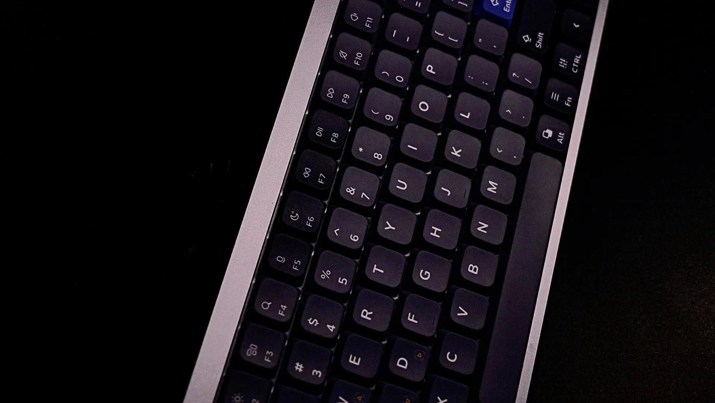 机械键盘 RGB 灯光性能展示