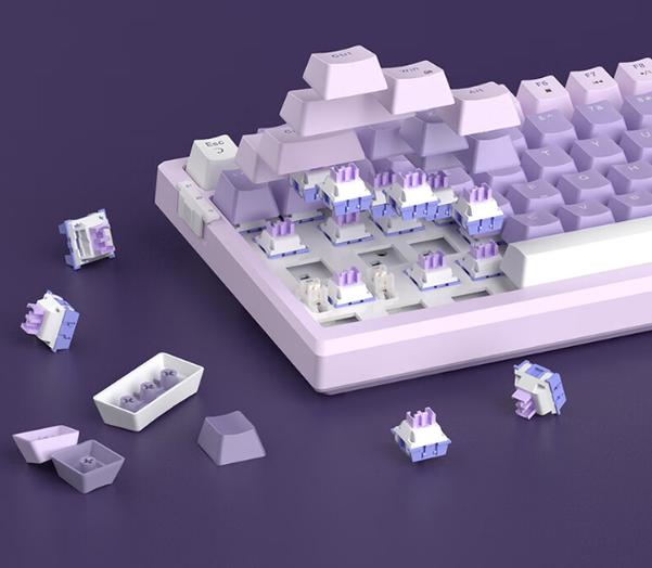 RGB背光机械键盘侧面视角