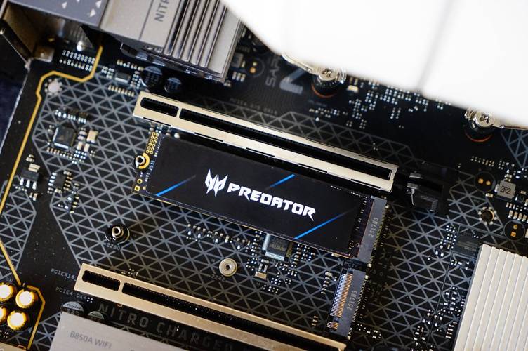 Acer Predator GM7000 SSD close-up