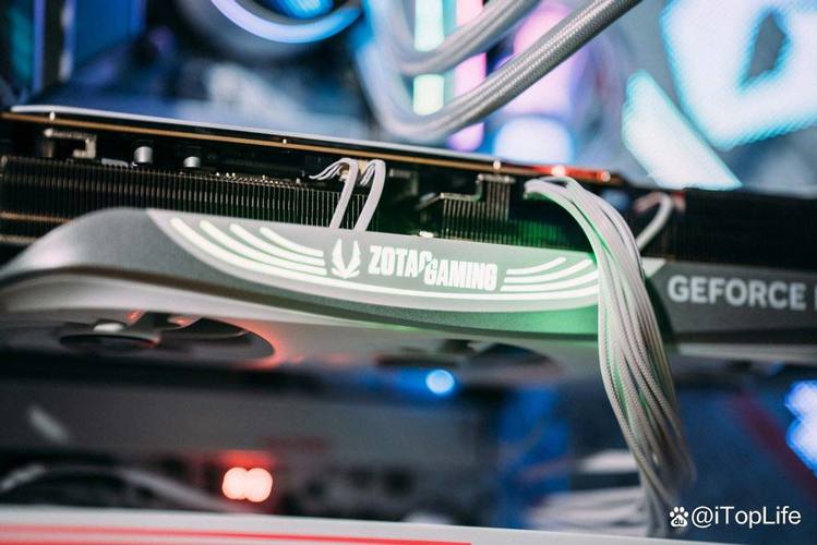 索泰RTX 4090 D TRINITY包装附件