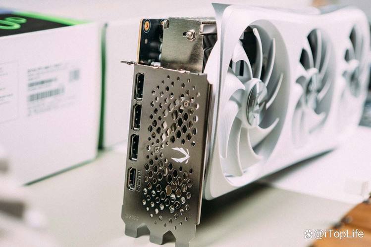 索泰RTX 4090 D TRINITY显存