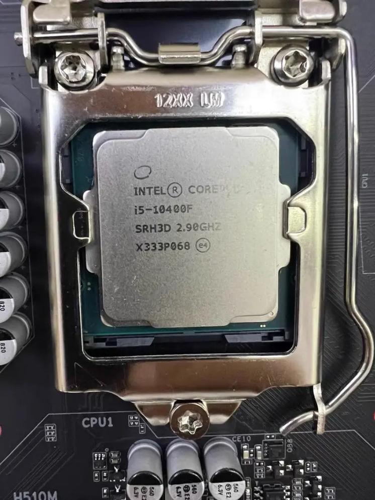 CPU cooler and heatsink installation