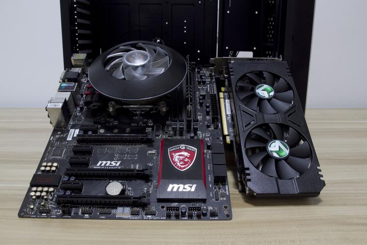 PC组装完成后的性能展示