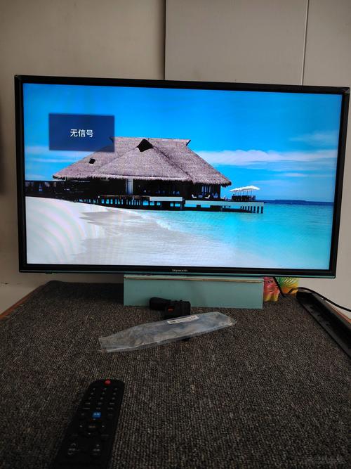 办公桌面搭配创维显示器