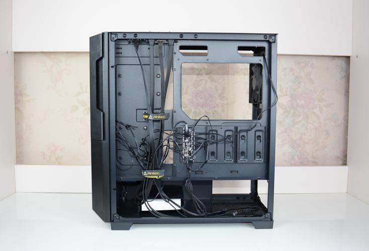 PC 机箱内部走线与电源布局