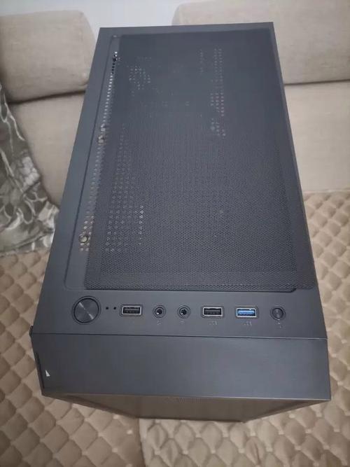 机箱散热风扇和水冷系统