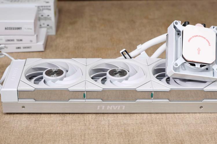 联力隐流360 TL版冷排细节