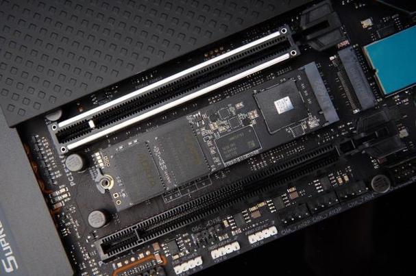 M.2 SSD with heatsink cooling