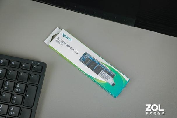 电脑硬件选购与安装场景