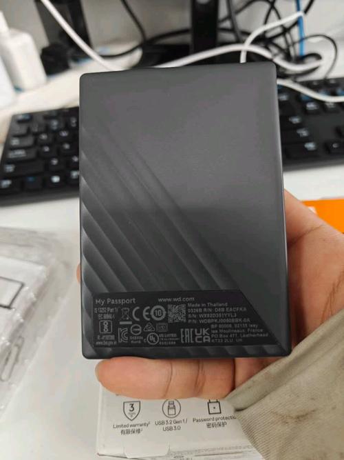西部数据 My Passport SSD (WDBKVX0010PSL) 深度评测：轻薄便携 540MB/s 高速存储专家