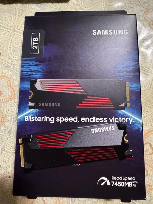 三星990 PRO SSD外观特写