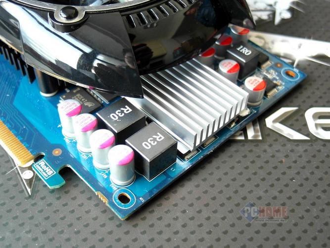 GPU散热器与PCB板