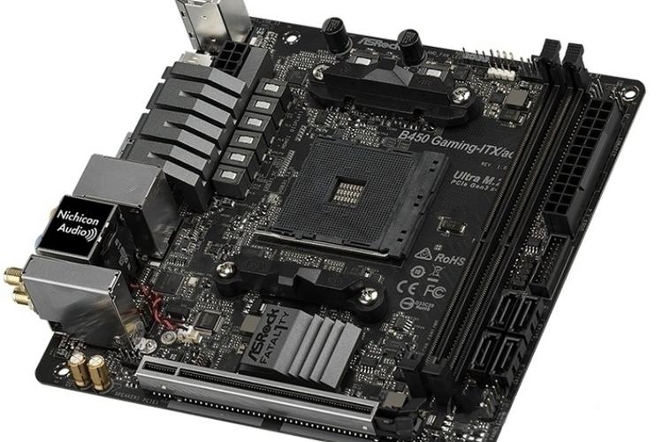 组装完成的 Mini-ITX 主机