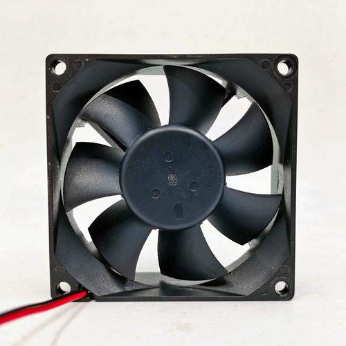 Hard drive in computer case with airflow