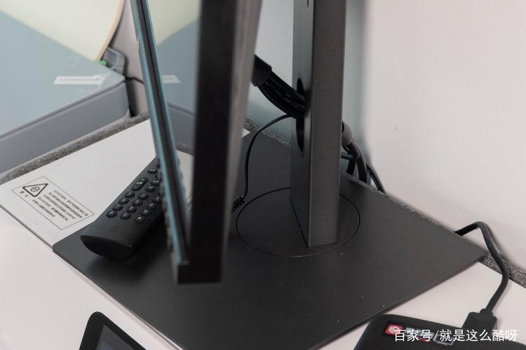 优派VX2419-4K-HD vs HP V242 深度对比:4K专业屏与全高清办公屏的对决