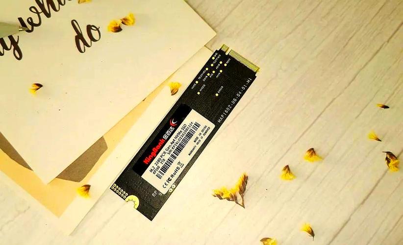 计算机主板与M.2 SSD近距离细节