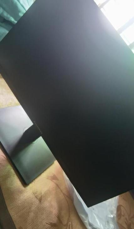 电竞显示器桌面摆放效果