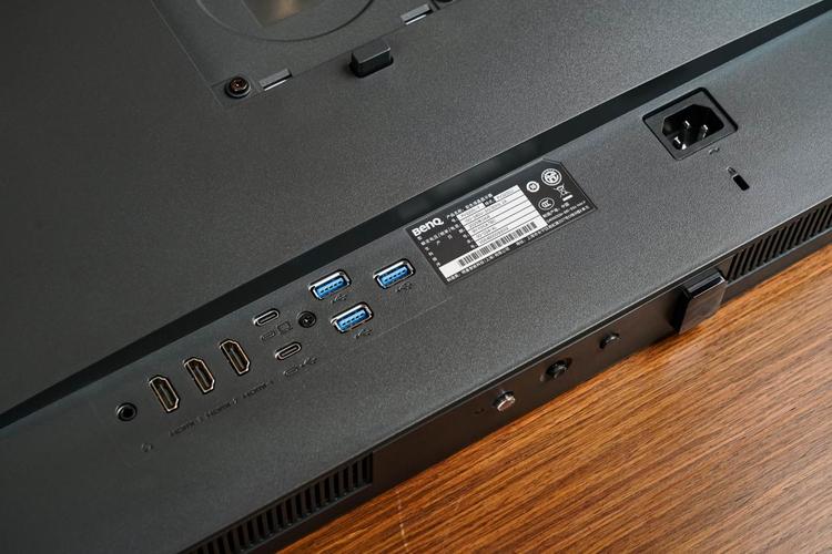 Color grading on 4K monitor