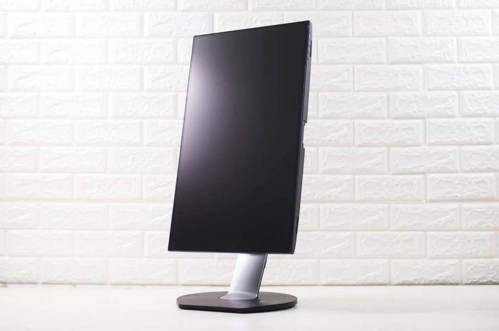 High resolution monitor screen