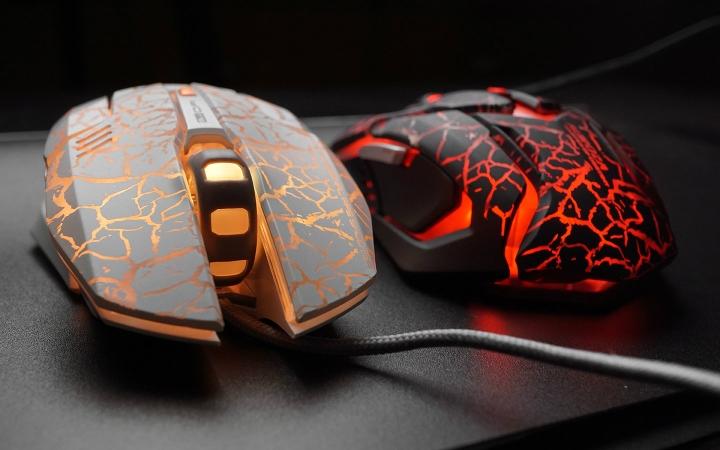 Ergonomic gaming mouse design