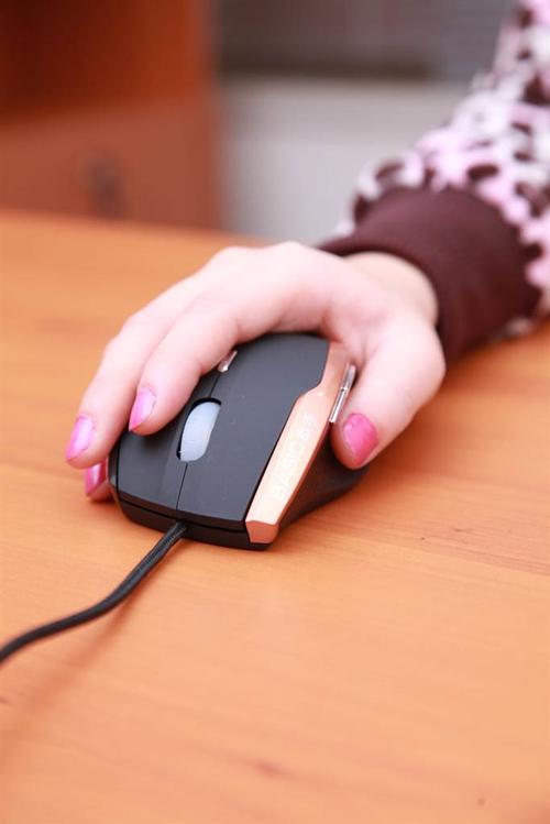 Gaming mouse in action