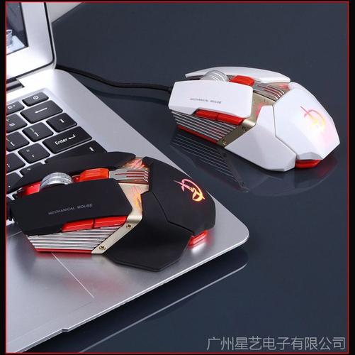 电竞玩家使用游戏鼠标