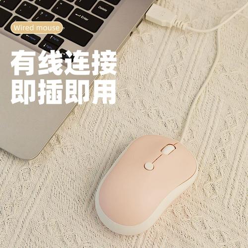 Gaming mouse in use