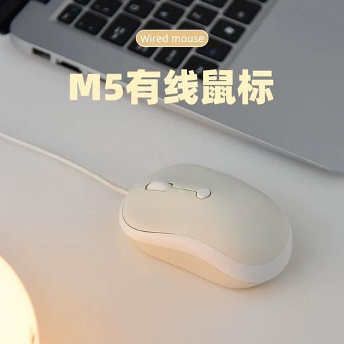 Gamer using mouse