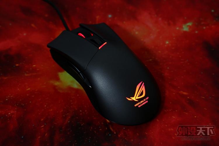 Gamer deciding on mouse hardware